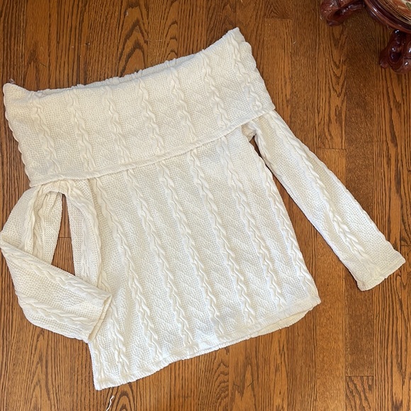 White off the shoulder sweater - Picture 1 of 2